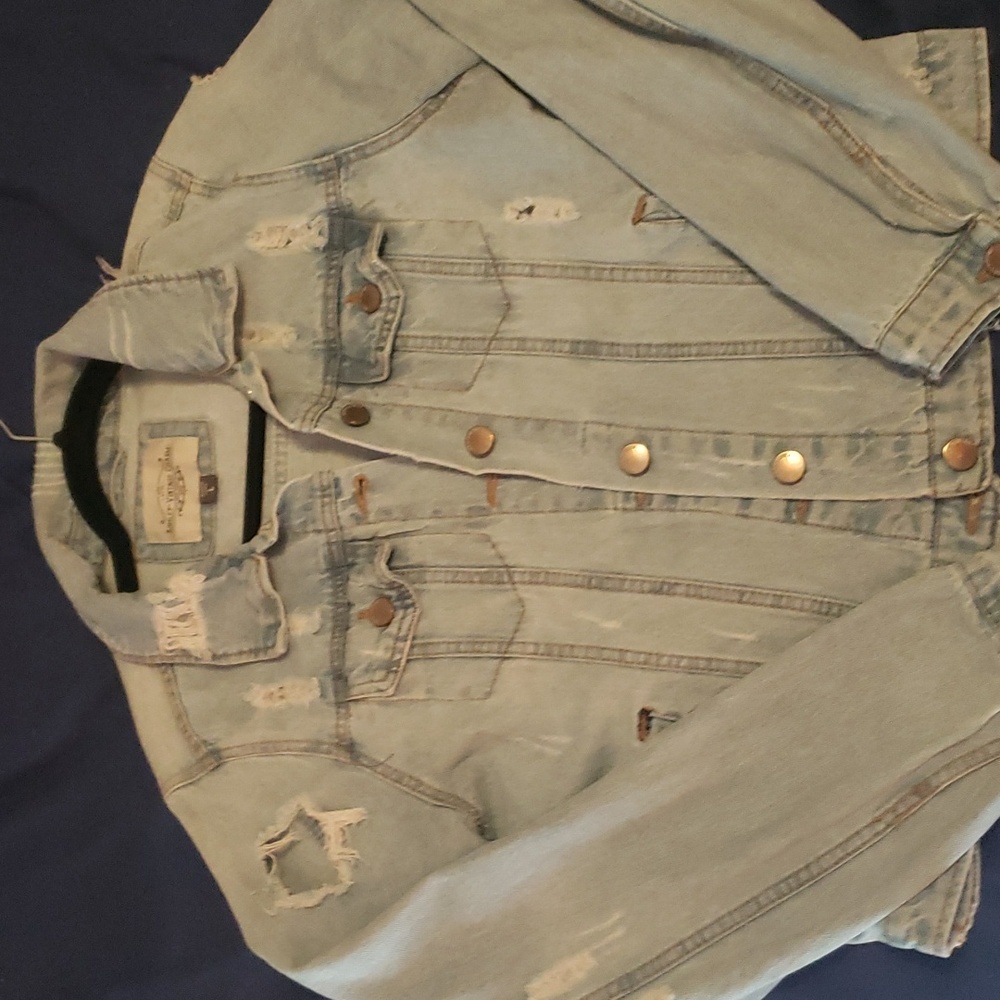 ASHLEY-VINTAGE CHARM DISTRESSED JEAN JACKET SIZE LARGE